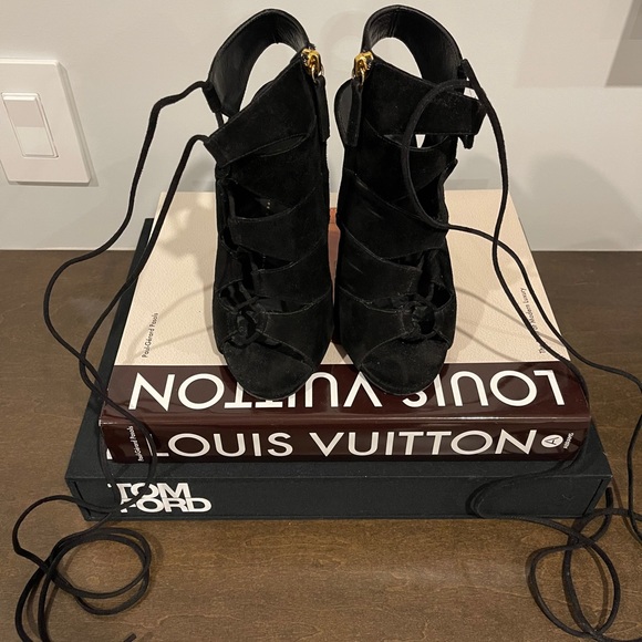 Giuseppe Zanotti Black Lace-Up Booties - Picture 2 of 4